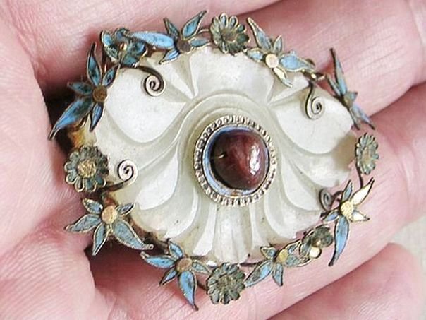 Flower 10 set in a gilt silver mounting - (6318)